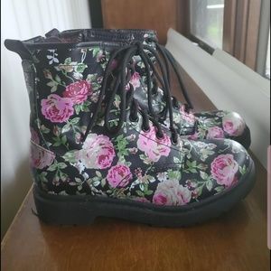 Black combat boots with pink roses